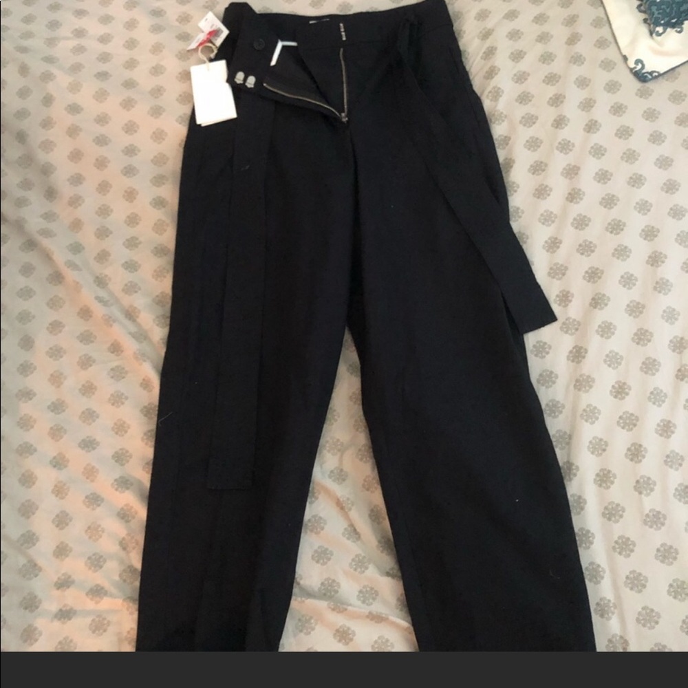 Black aritzia pants